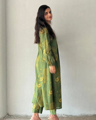 Elegant Green Anarkali Kurta with Ethnic Paisley Design